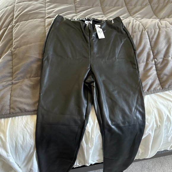 NWT Express High-Waisted Faux Leather Leggings / Pants - Black - Size Small - Picture 4 of 5